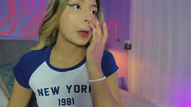 Snapshot of Sofly_s chatting on November 19, 12:05 pm Sofly s online show from November 19, 12:05 pm