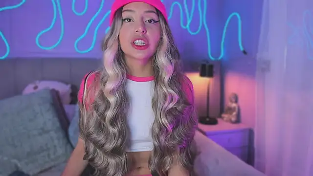 Snapshot of Sofly_s chatting on November 18, 12:30 pm Sofly s online show from November 18, 12:30 pm