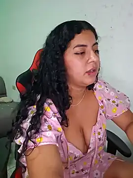 Snapshot of Mary_pinkish chatting on January 22, 2:37 am Mary pinkish online show from January 22, 2:37 am