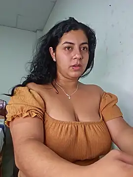 Snapshot of Mary_pinkish chatting on January 24, 5:31 am Mary pinkish online show from January 24, 5:31 am