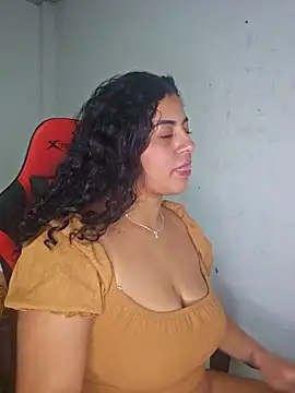 Snapshot of Mary_pinkish chatting on February 2, 4:37 am Mary pinkish online show from February 2, 4:37 am