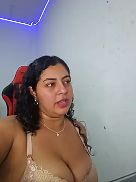 Snapshot of Mary_pinkish chatting on February 3, 11:47 pm Mary pinkish online show from February 3, 11:47 pm