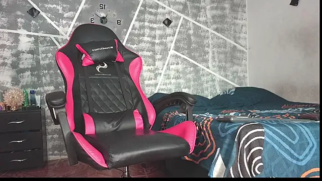 Snapshot of leonidas_18k chatting on November 17, 2:48 am leonidas 18k online show from November 17, 2:48 am