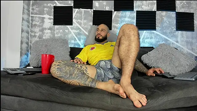 Snapshot of leonidas_18k chatting on June 17, 7:35 pm leonidas 18k online show from June 17, 7:35 pm