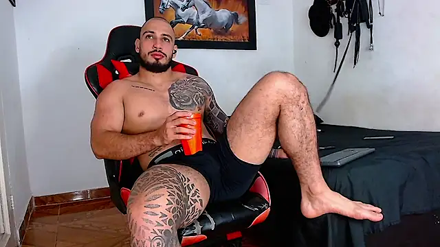 Snapshot of leonidas_18k chatting on February 7, 3:45 am leonidas 18k online show from February 7, 3:45 am