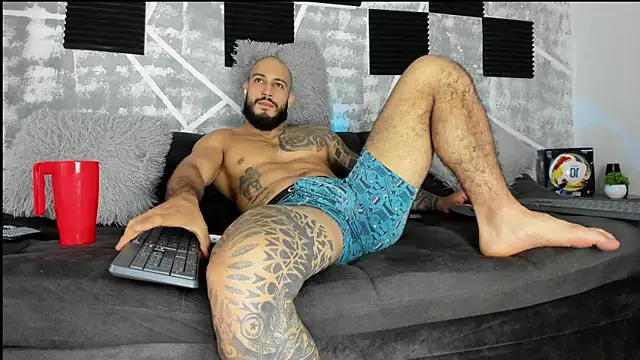 Snapshot of leonidas_18k chatting on June 11, 3:03 am leonidas 18k online show from June 11, 3:03 am
