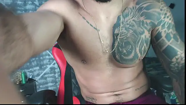 Snapshot of leonidas_18k chatting on October 28, 3:29 am leonidas 18k online show from October 28, 3:29 am