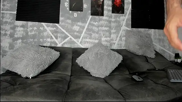 leonidas 18k online show from February 27, 2:45 am