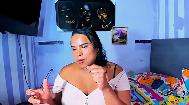 Snapshot of luciana_osorno chatting on February 26, 8:39 am luciana osorno online show from February 26, 8:39 am