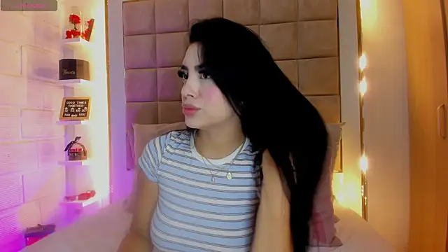 Snapshot of Victoria_adaams chatting on April 20, 12:19 pm Victoria adaams online show from April 20, 12:19 pm