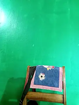 Emmacut online show from March 28, 2:18 pm