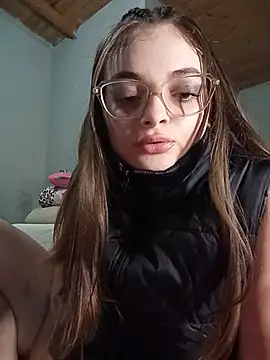 Snapshot of Emmacut chatting on July 5, 7:43 pm Emmacut online show from July 5, 7:43 pm