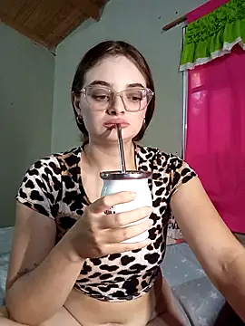 Emmacut online show from April 8, 9:05 pm