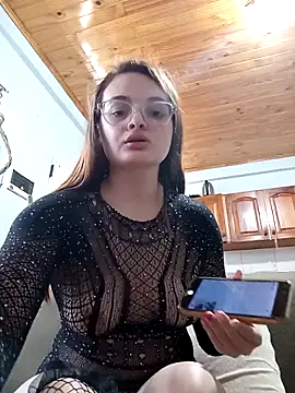 Emmacut online show from September 24, 1:06 pm