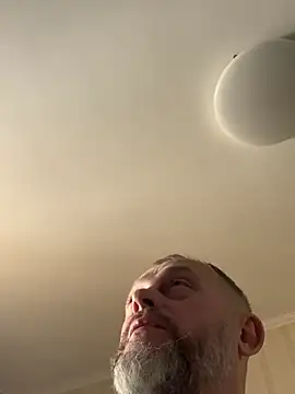 Snapshot of GHsveter chatting on March 1, 10:04 am GHsveter online show from March 1, 10:04 am