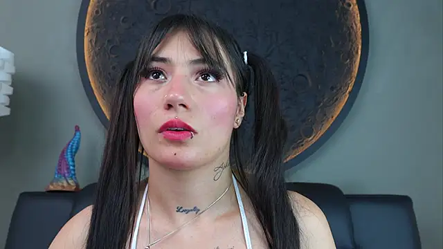 miss sharlotte18 online show from December 17, 6:13 pm