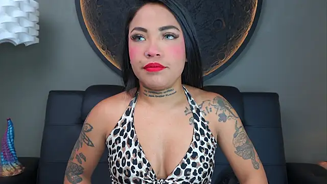 miss vaiolette online show from December 22, 11:10 am