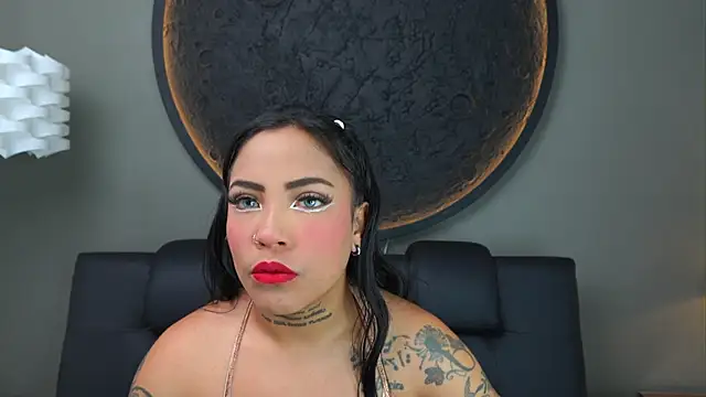 Snapshot of miss_vaiolette chatting on October 3, 11:01 am miss vaiolette online show from October 3, 11:01 am
