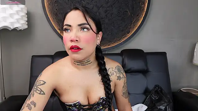 miss vaiolette online show from May 28, 11:05 am