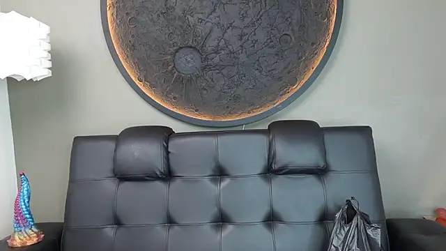 miss vaiolette online show from February 25, 11:10 am