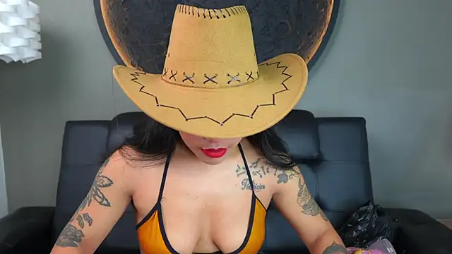 miss vaiolette online show from March 14, 11:05 am