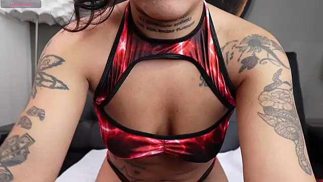 miss vaiolette online show from April 18, 11:01 am