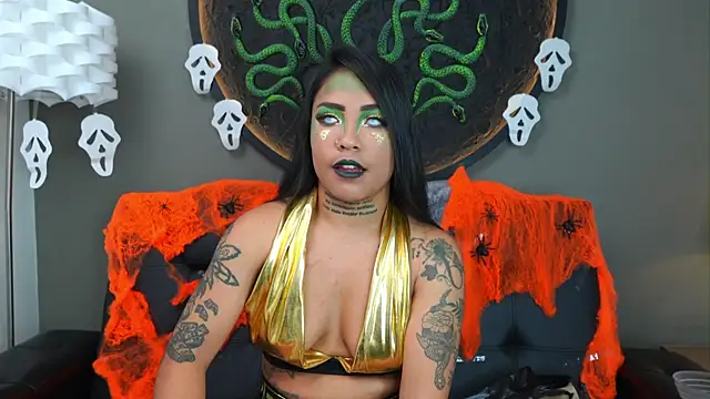 Snapshot of miss_vaiolette chatting on October 31, 11:07 am miss vaiolette online show from October 31, 11:07 am