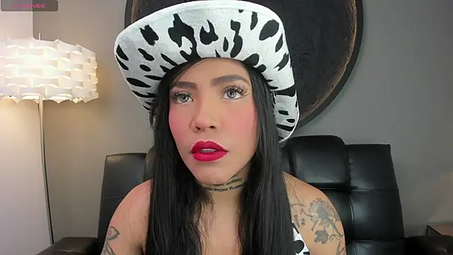Snapshot of miss_vaiolette chatting on February 15, 11:06 am miss vaiolette online show from February 15, 11:06 am
