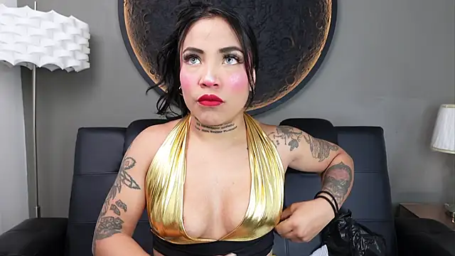 miss vaiolette online show from April 13, 11:03 am