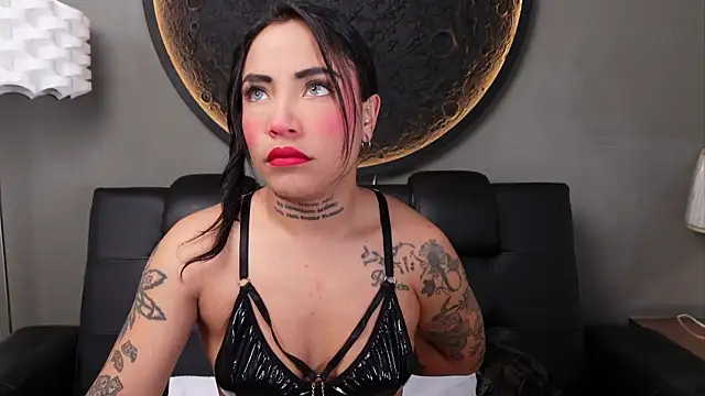 Snapshot of miss_vaiolette chatting on June 27, 11:05 am miss vaiolette online show from June 27, 11:05 am