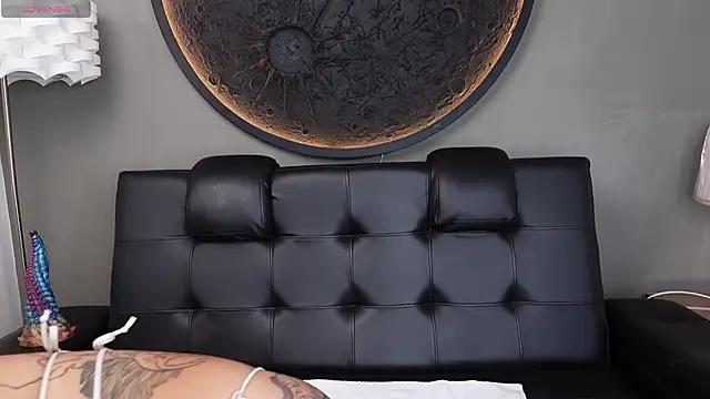 miss vaiolette online show from May 21, 11:07 am