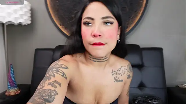 miss vaiolette online show from May 11, 11:11 am