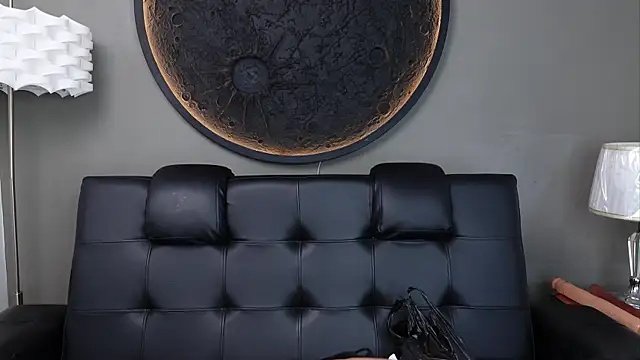 miss vaiolette online show from April 8, 11:12 am