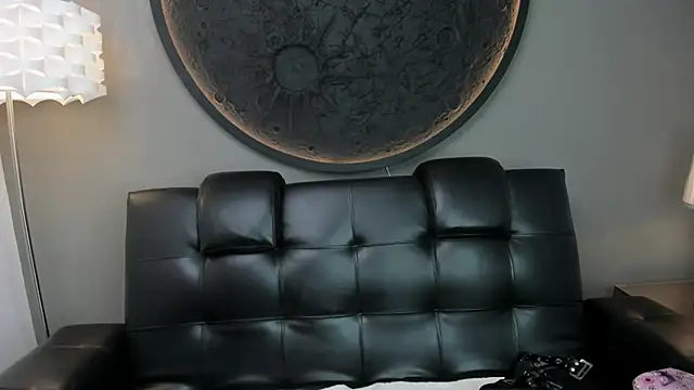 Snapshot of miss_vaiolette chatting on March 10, 11:12 am miss vaiolette online show from March 10, 11:12 am