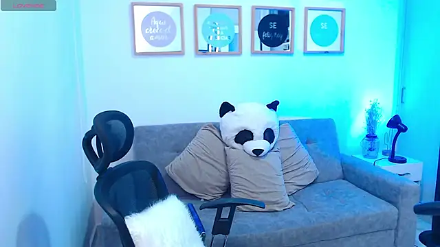 Snapshot of annylouis chatting on October 3, 7:26 pm annylouis online show from October 3, 7:26 pm