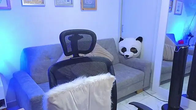 Snapshot of annylouis chatting on November 9, 7:29 pm annylouis online show from November 9, 7:29 pm