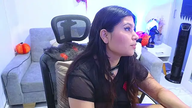 Snapshot of annylouis chatting on October 22, 7:35 pm annylouis online show from October 22, 7:35 pm