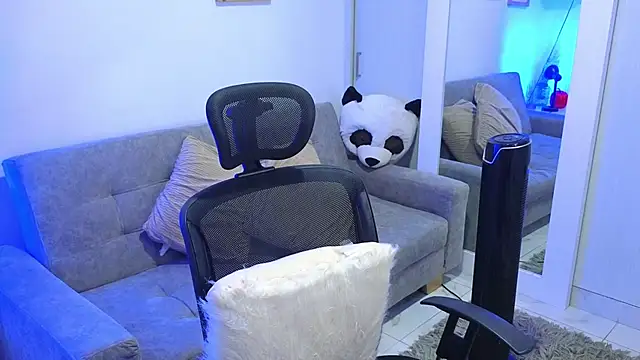 Snapshot of annylouis chatting on November 16, 7:46 am annylouis online show from November 16, 7:46 am