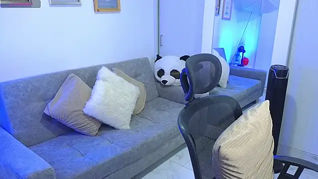 Snapshot of annylouis chatting on November 12, 7:18 pm annylouis online show from November 12, 7:18 pm