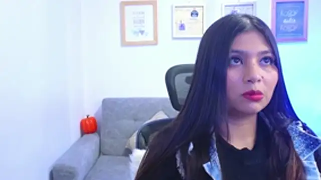 Snapshot of annylouis chatting on November 2, 7:08 pm annylouis online show from November 2, 7:08 pm