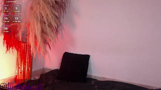 liz bedoutxx online show from October 15, 1:04 am