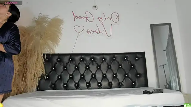 Bianka olivetto021 online show from September 19, 1:53 am