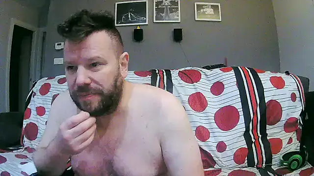 Snapshot of txan9876 chatting on December 14, 1:12 am txan9876 online show from December 14, 1:12 am