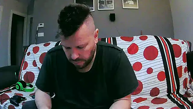 Snapshot of txan9876 chatting on December 2, 5:47 pm txan9876 online show from December 2, 5:47 pm