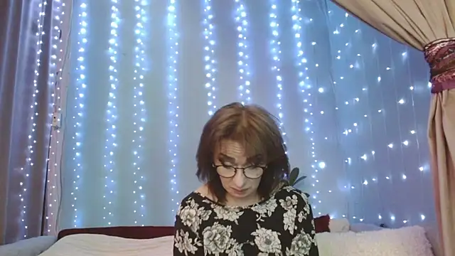 julia renard online show from May 17, 3:34 pm