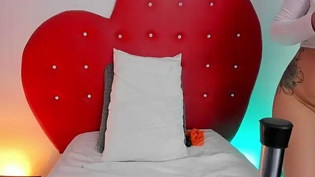 nicolette rock online show from January 7, 10:42 am