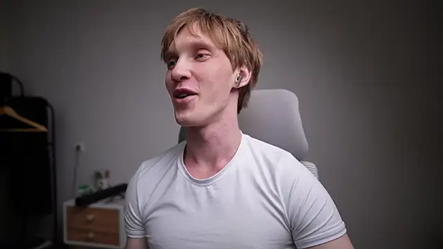 J Akira online show from April 20, 9:05 pm