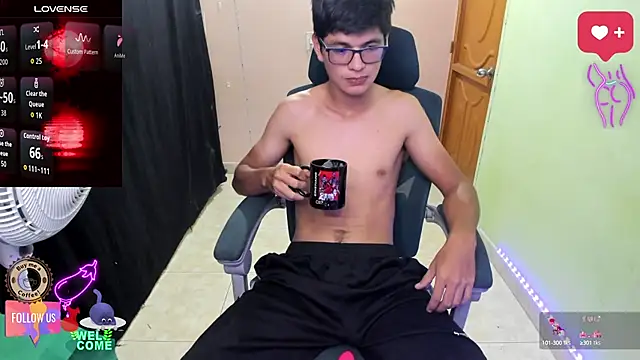 Snapshot of GoldenProject chatting on October 18, 2:24 am GoldenProject online show from October 18, 2:24 am