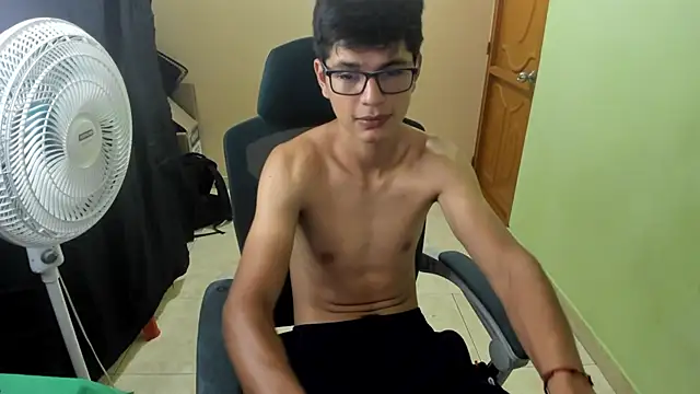 Snapshot of GoldenProject chatting on September 26, 3:46 am GoldenProject online show from September 26, 3:46 am