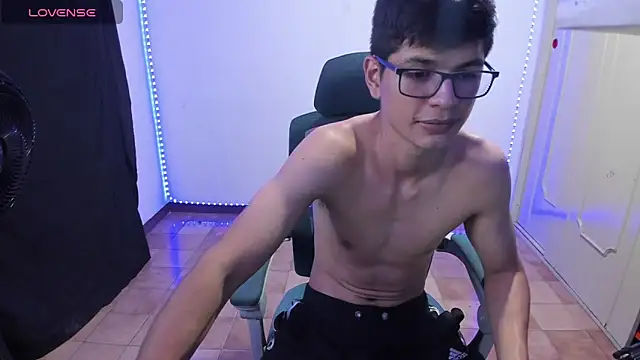 Snapshot of GoldenProject chatting on March 11, 3:04 am GoldenProject online show from March 11, 3:04 am